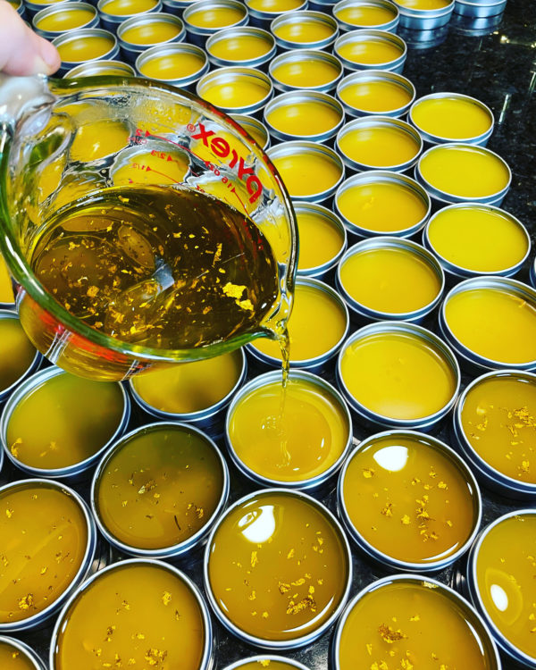 Regulus III salves pouring gold Regulus III salves pouring gold