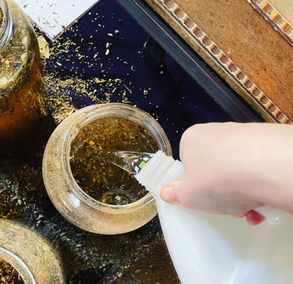 Thema Mundi Saturn Pouring Oils Thema Mundi Saturn Pouring Oils