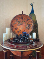 Thema Mundi Family Photo Globe Peacock