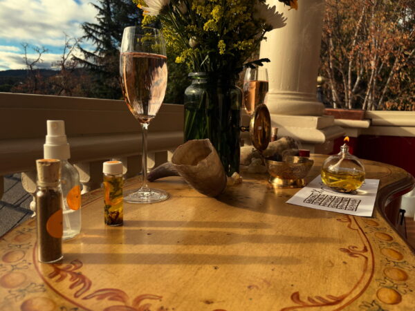 Altar horizontal shadows Golden Titan Altar horizontal shadows Golden Titan