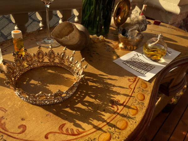 Golden Titan Crown Shadow Horizontal Main